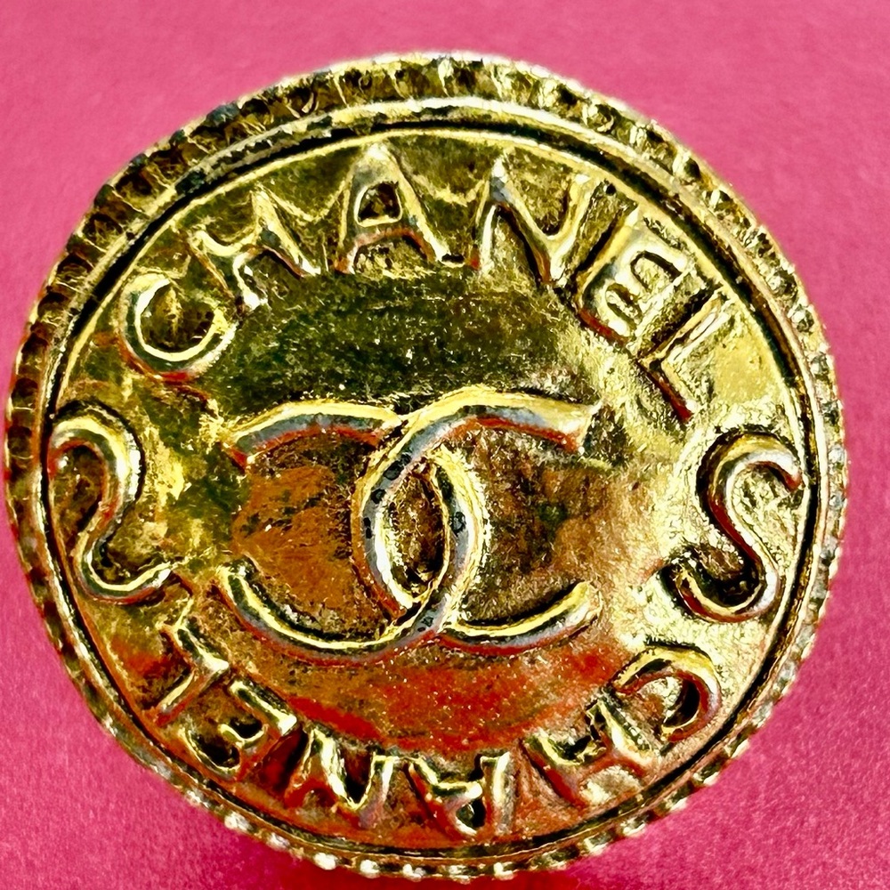 VINTAGE Chanel Gold Button Earrings clip on. Different from the other - Picture 2 of 4